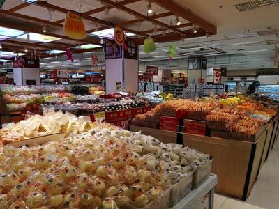 農副產品平價專營區 興高采烈進，哭笑不得出